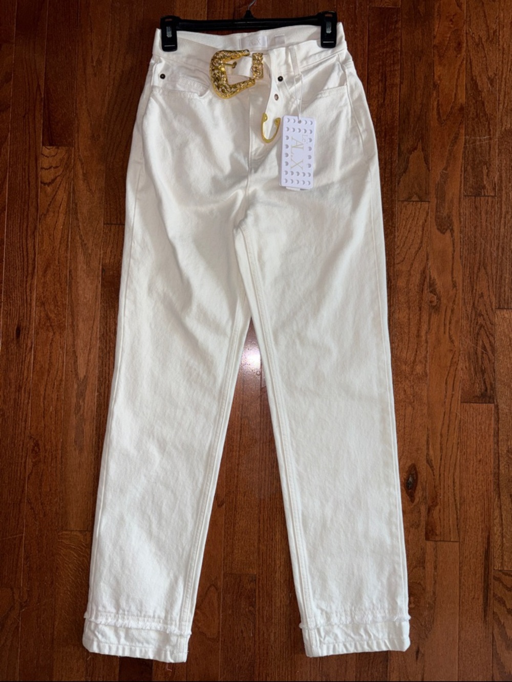 NWT Le’AL.X Cream Western Belt Jean with Gold Buckle and Ruffle Hem Size 25